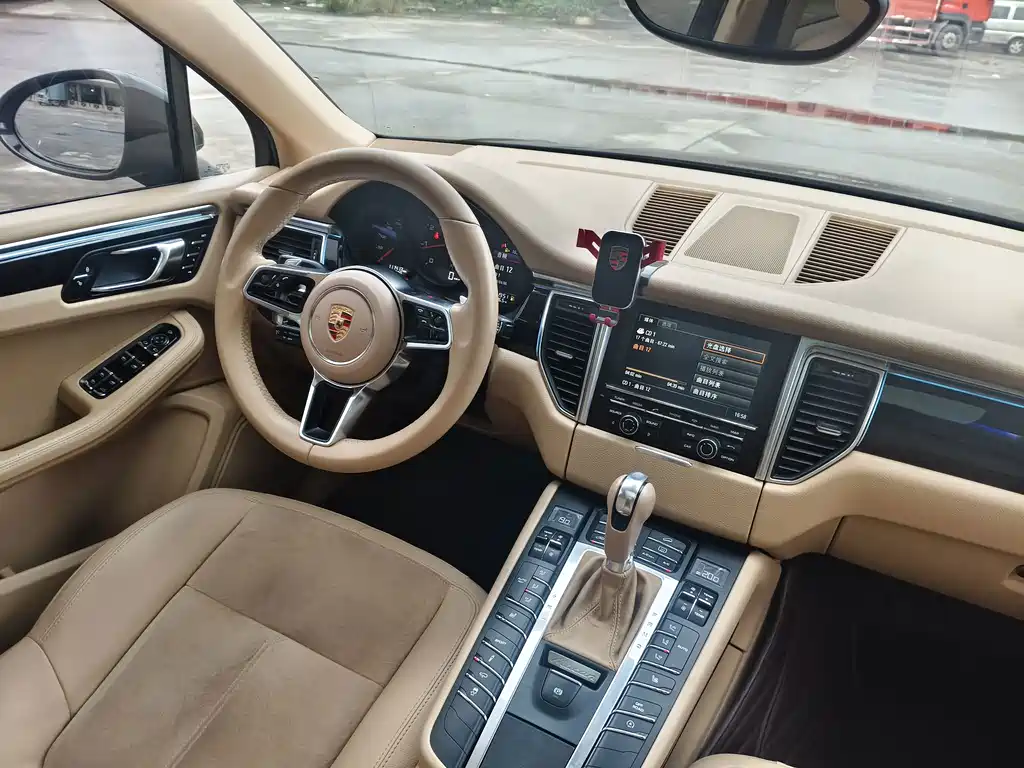 Porsche Macan — миниатюра 13
