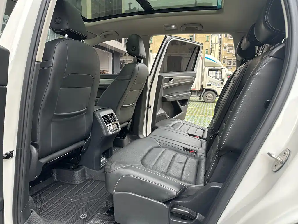 Volkswagen Teramont — миниатюра 6