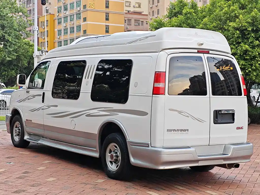 GMC Savana — миниатюра 7