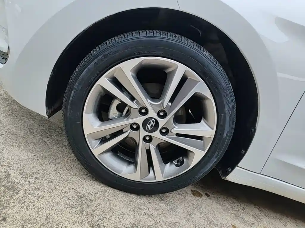 Hyundai Elantra — миниатюра 23