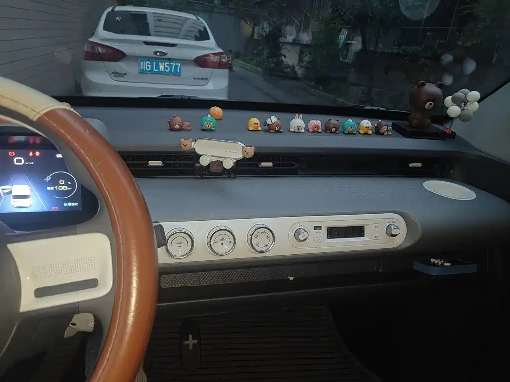 Wuling MINIEV — миниатюра 9