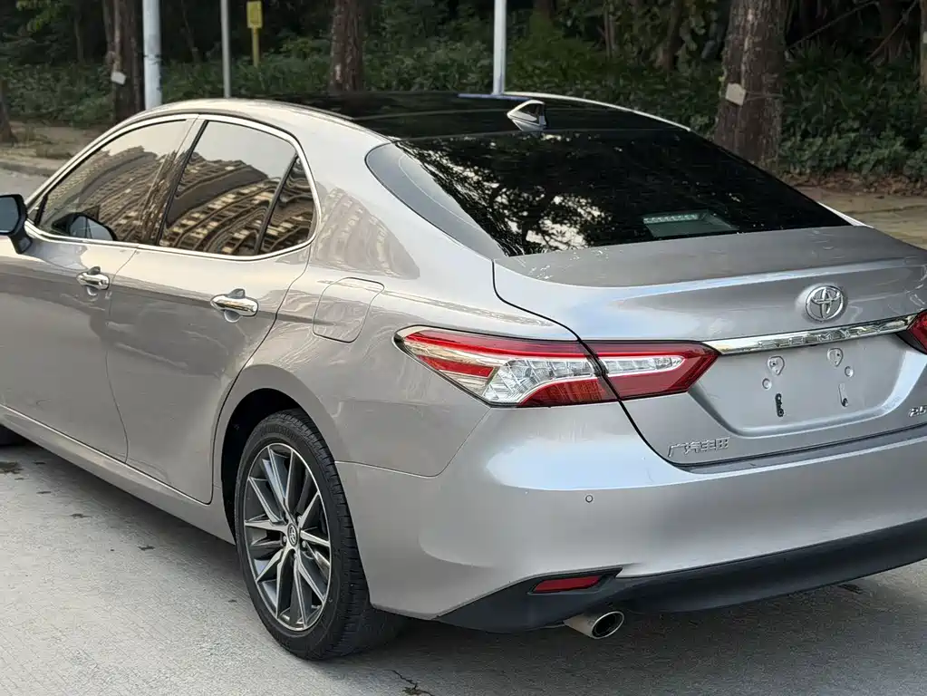 Toyota Camry — миниатюра 7