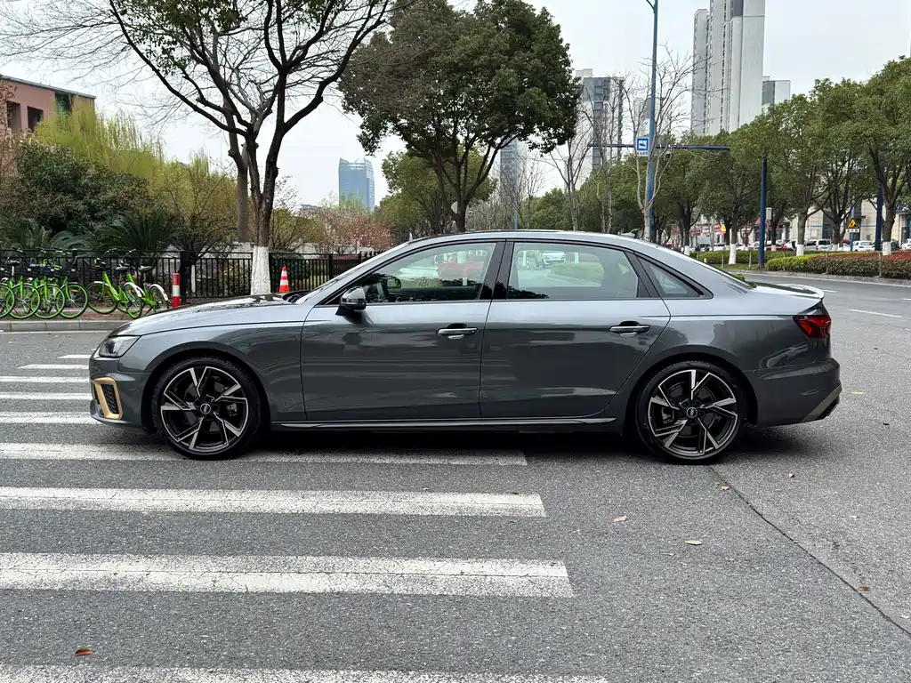 Audi A4L 2024 40 TFSI quattro RS