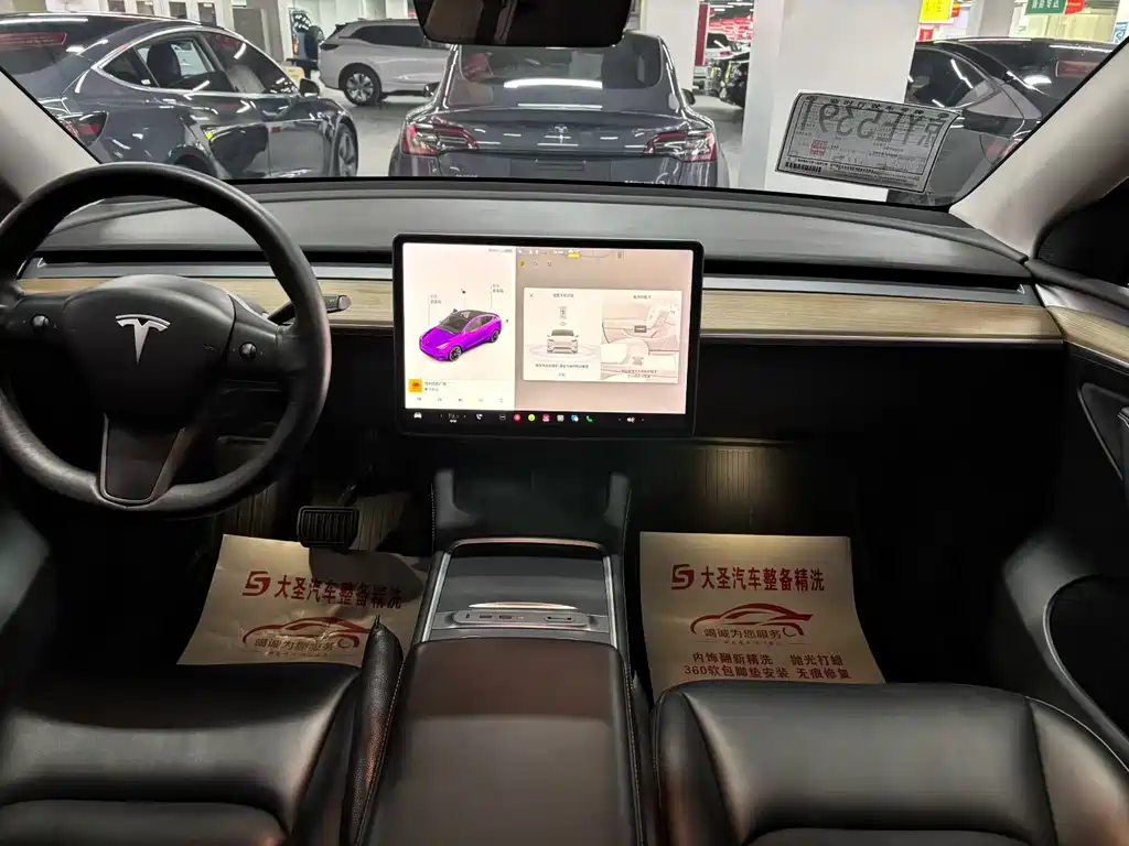 TESLA MODEL Y
