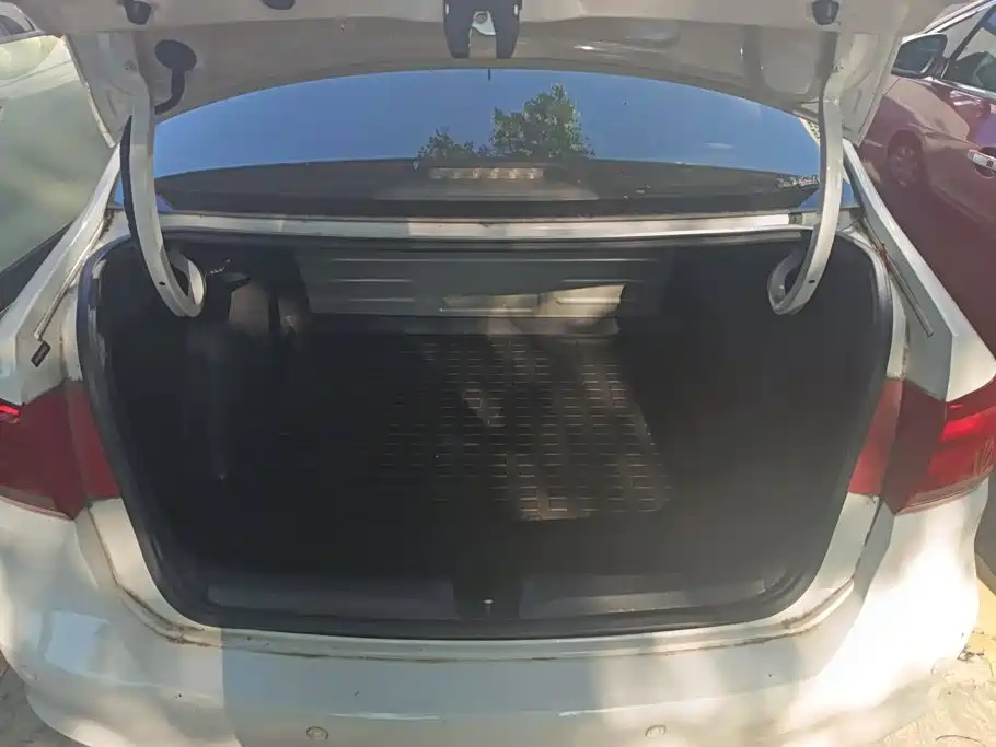 Volkswagen Santana — миниатюра 4