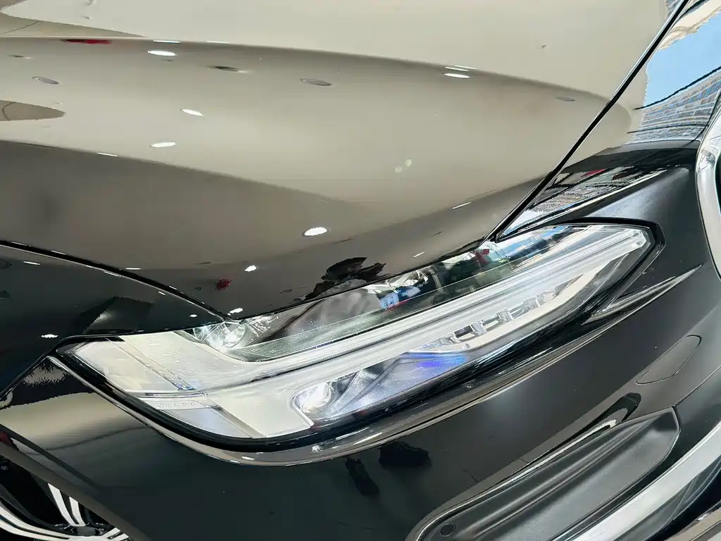 Volvo S90 — миниатюра 11