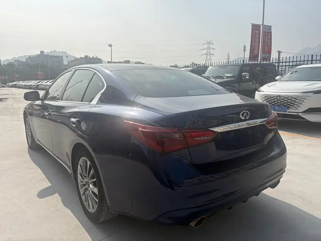 INFINITI Q50L