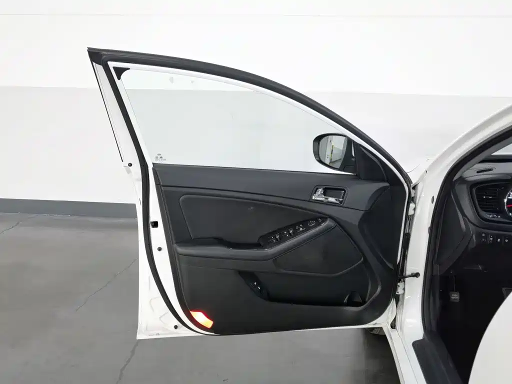 Kia K5 — миниатюра 8