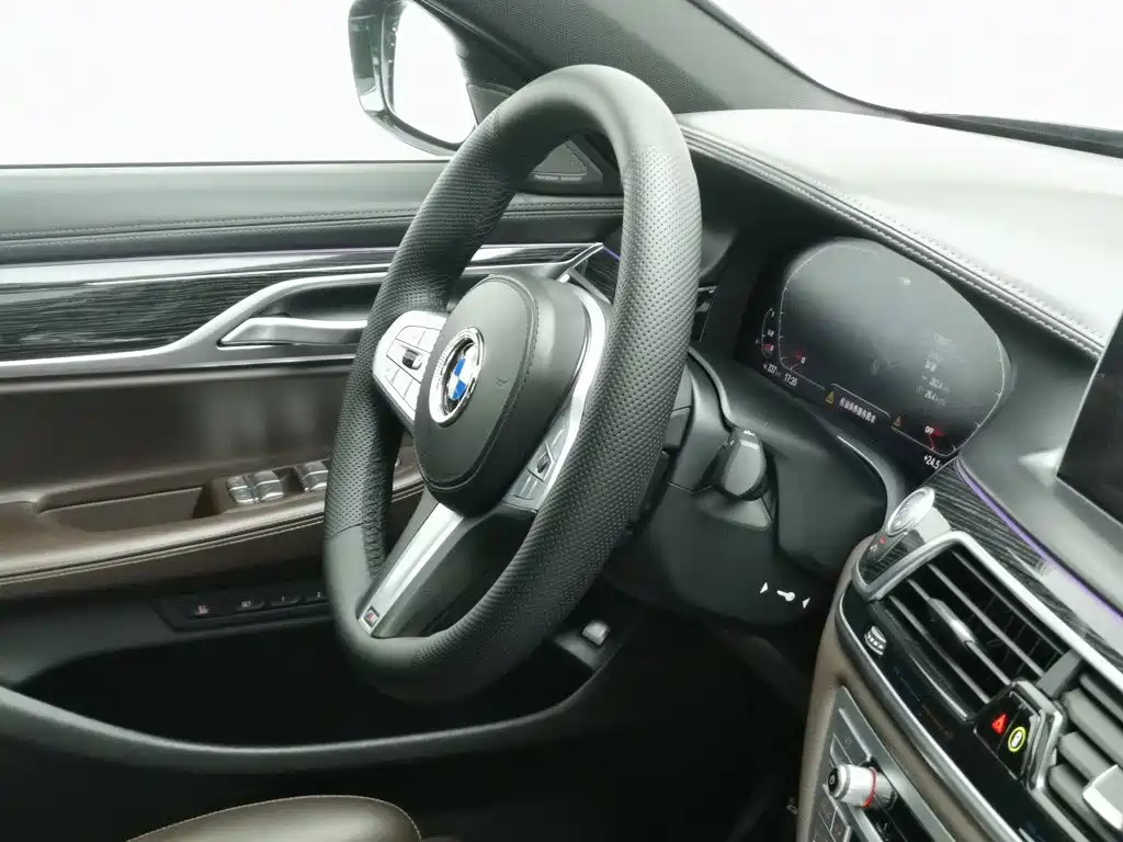 BMW 7 Series — миниатюра 22