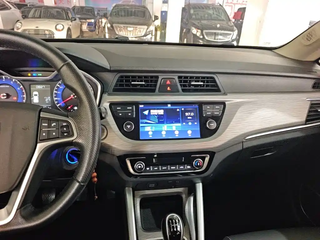 Geely Vision X3 — миниатюра 13