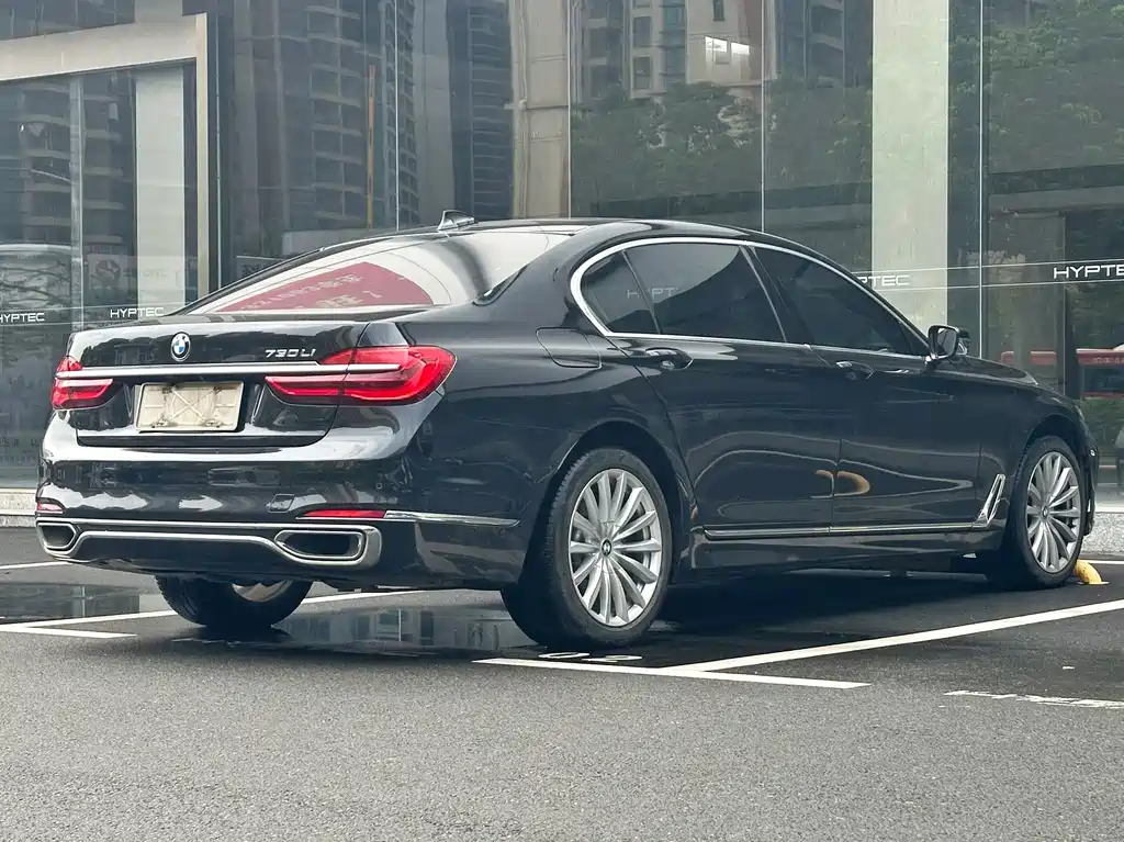 BMW 7 Series — миниатюра 2