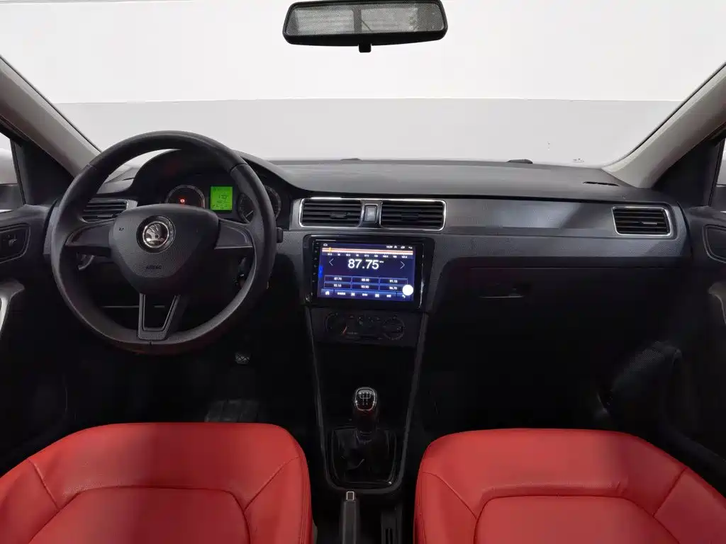 Skoda Rapid — миниатюра 5