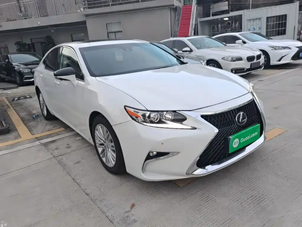 Lexus ES — миниатюра 4