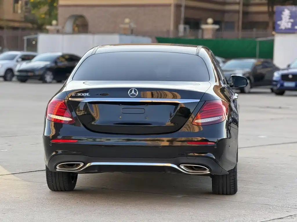 MERCEDES-BENZ E CLASS