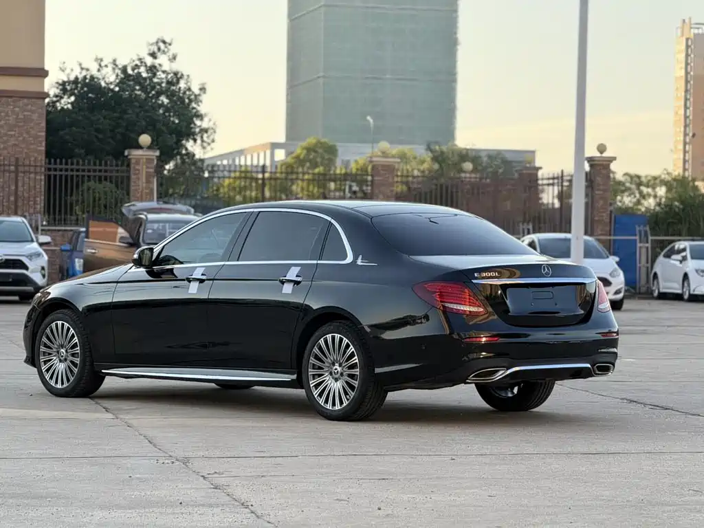 MERCEDES-BENZ E CLASS