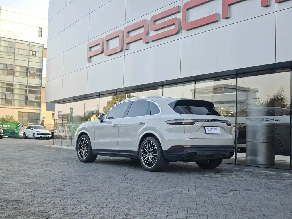Porsche Cayenne — миниатюра 4