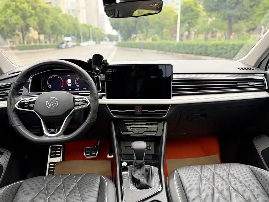Volkswagen Tiguan L — миниатюра 15