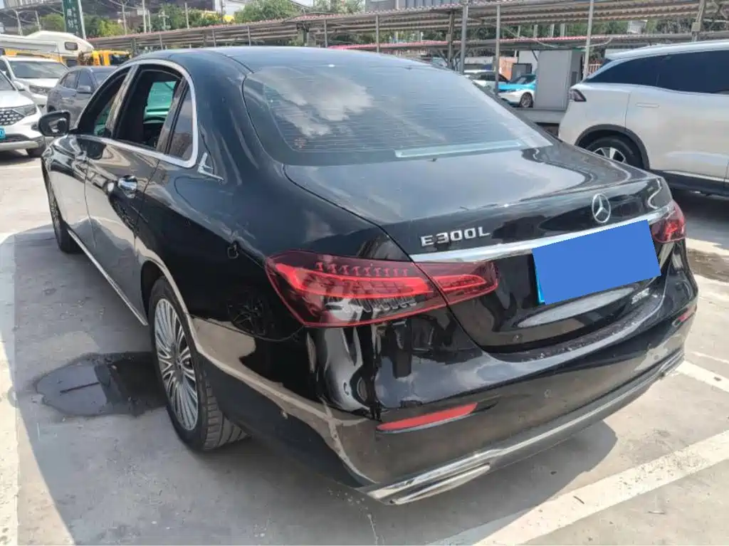 Mercedes-Benz E-Class — миниатюра 7