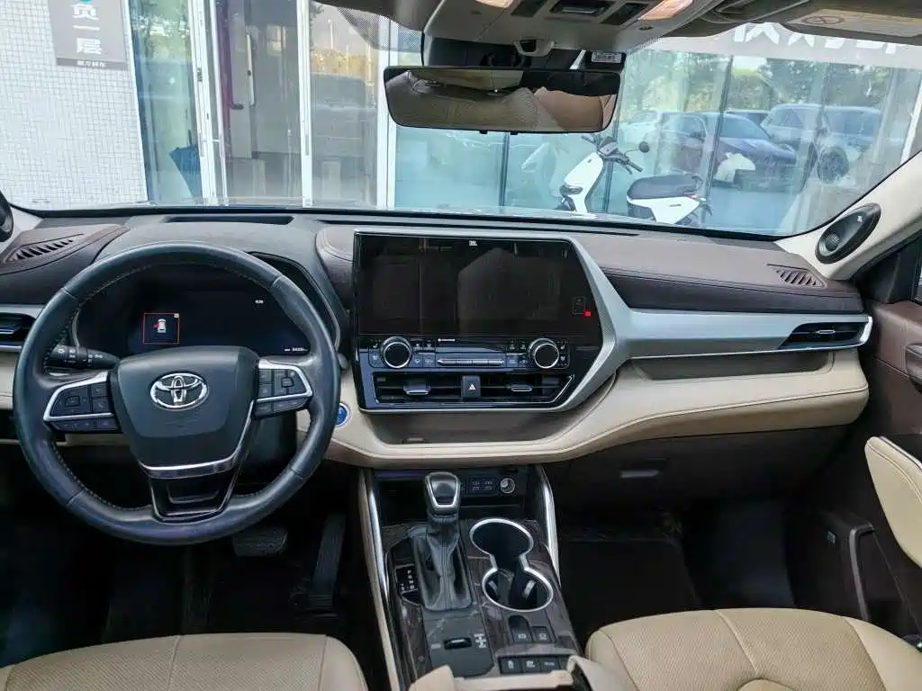 TOYOTA HIGHLANDER