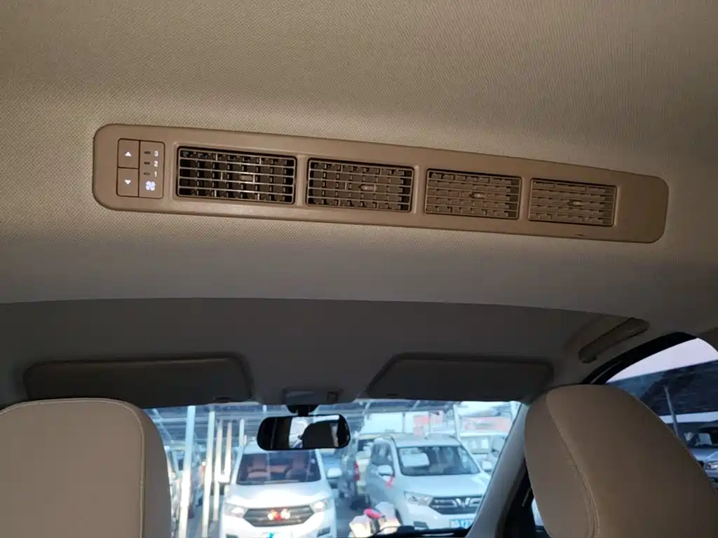 Wuling Hongguang — миниатюра 18