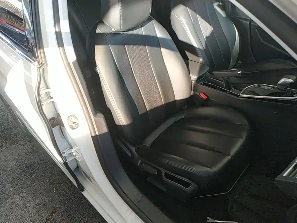 Peugeot 308 — миниатюра 25