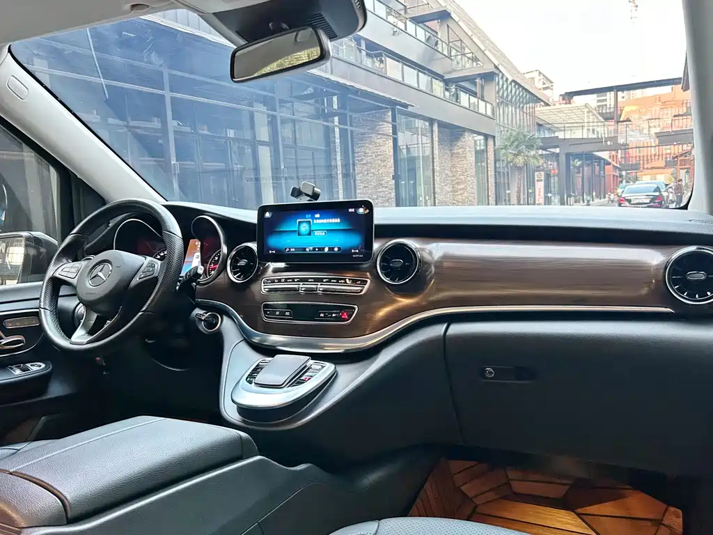 MERCEDES-BENZ V CLASS