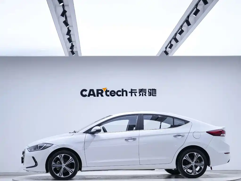 Hyundai Elantra — миниатюра 3