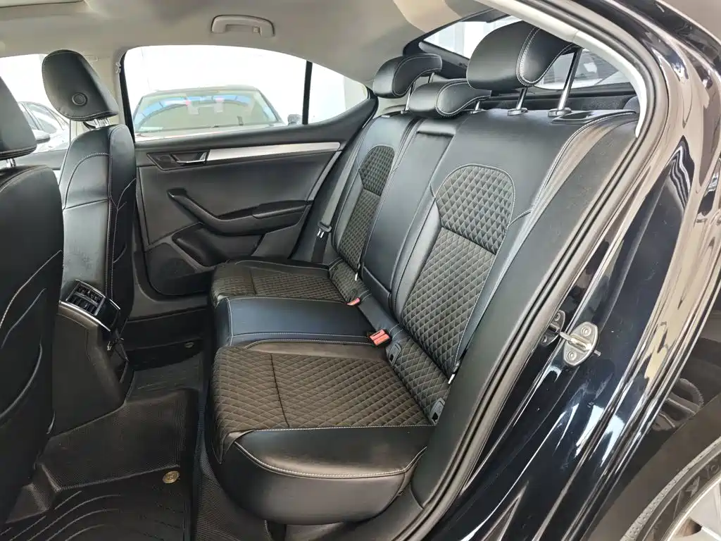 Skoda Superb — миниатюра 17
