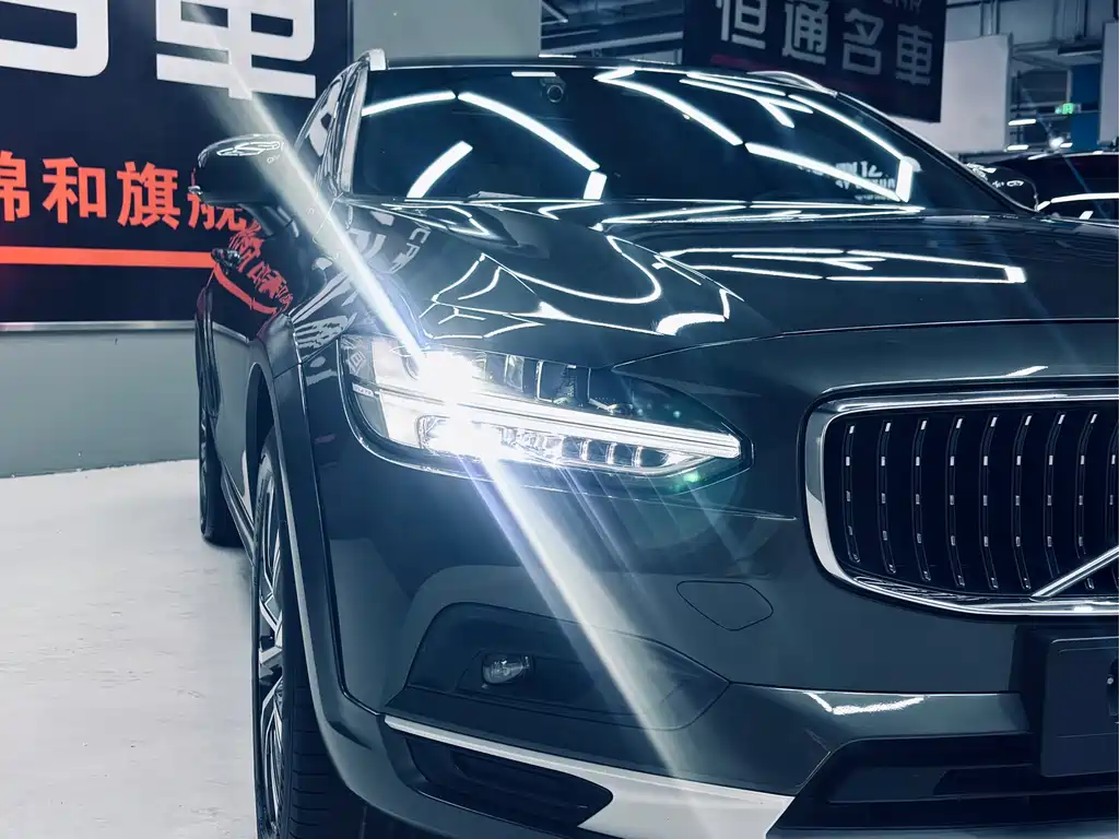 Volvo V90 2021 Cross Country B5 AWD