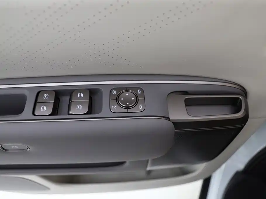 Li Auto Li MEGA — миниатюра 13