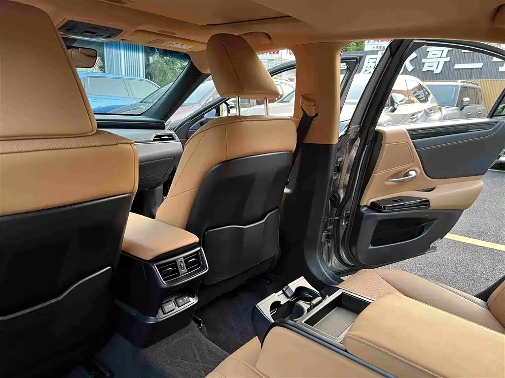 Lexus ES — миниатюра 16