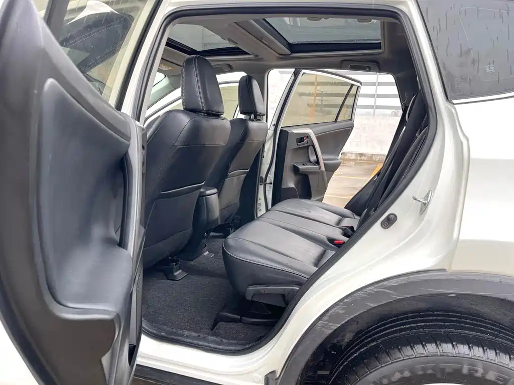 Toyota RAV4 — миниатюра 7