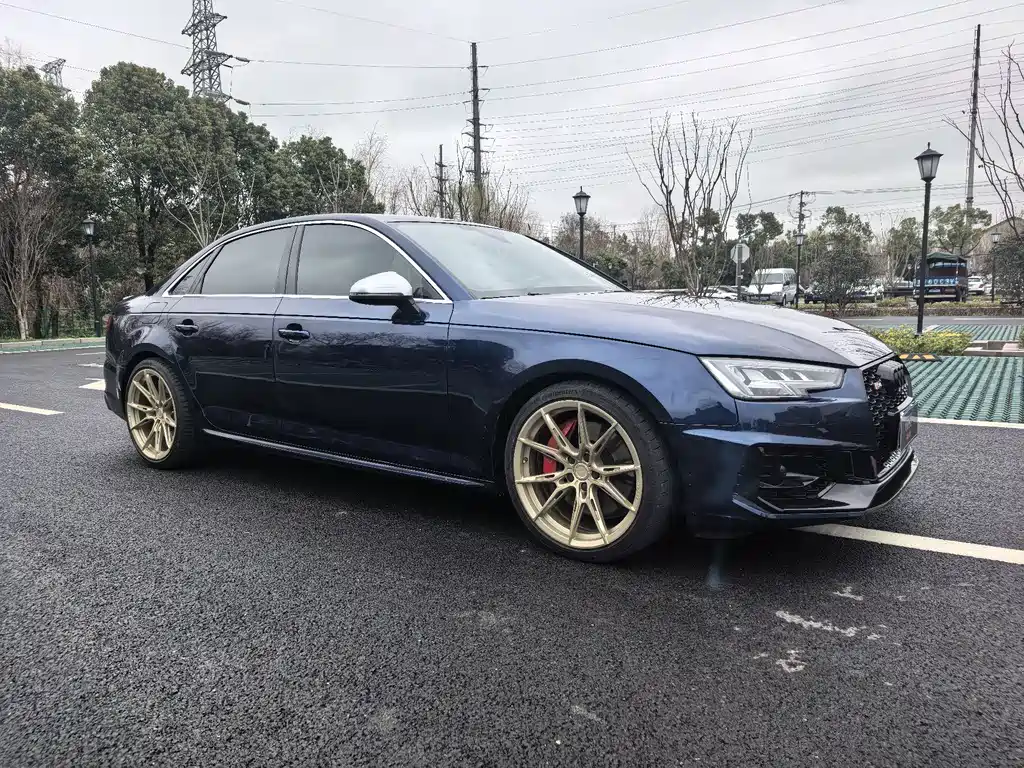 AUDI S4