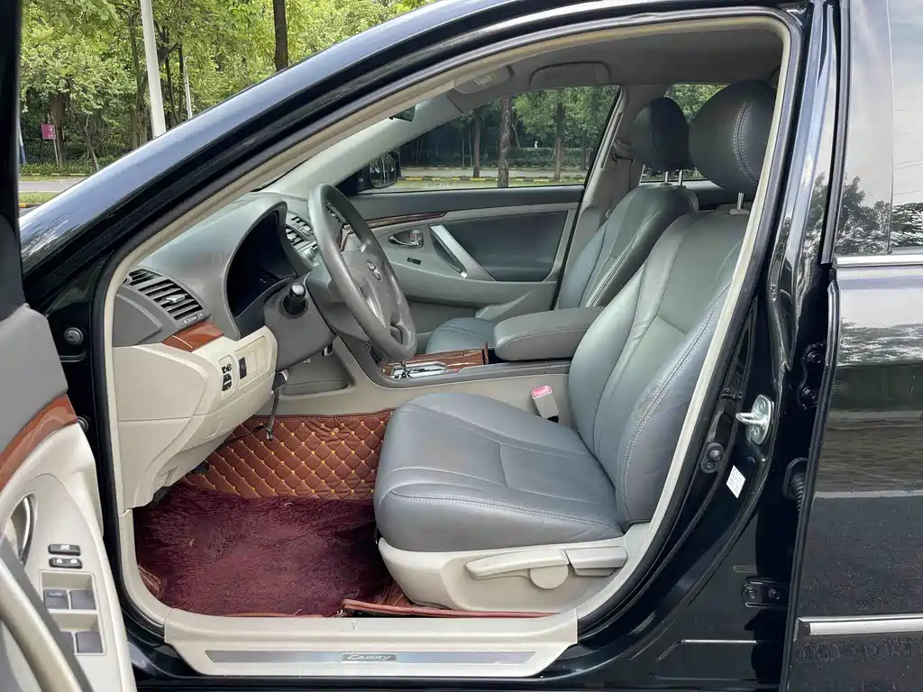 Toyota Camry — миниатюра 8