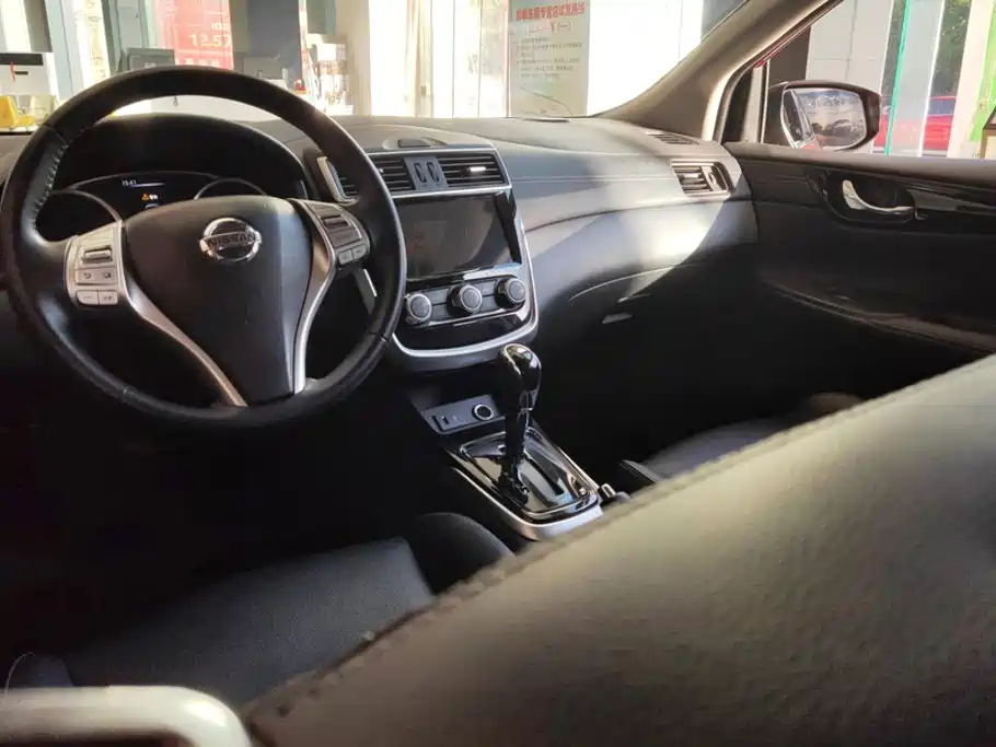 Nissan Tiida — миниатюра 12