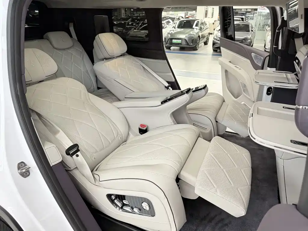 Yangwang Yangwang U8 L — миниатюра 25