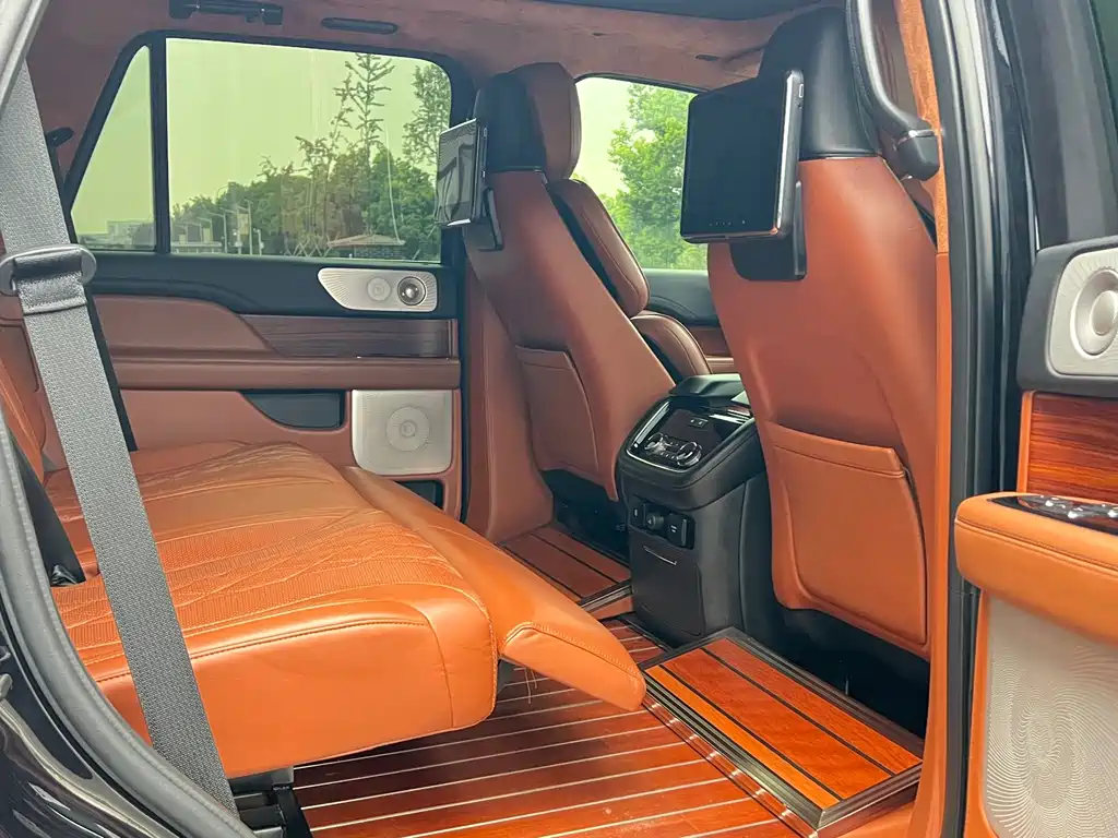 Lincoln Navigator — миниатюра 11