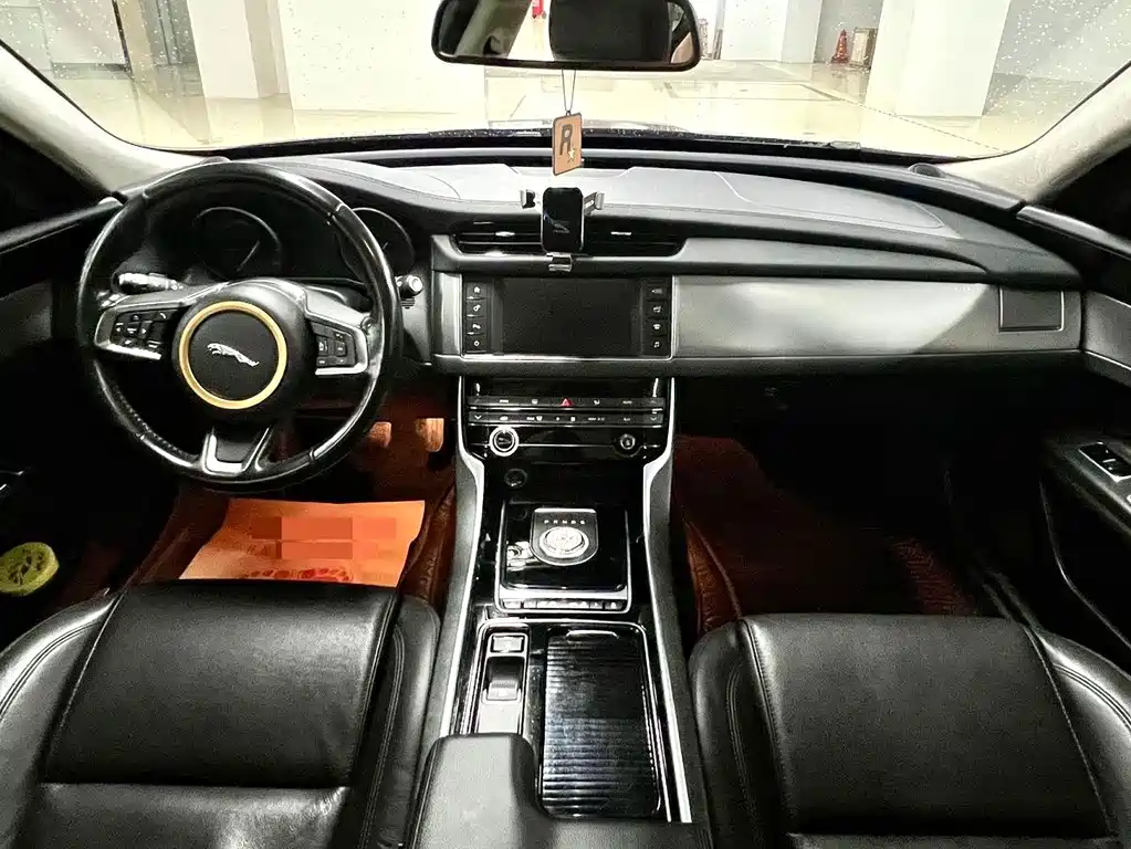 Jaguar XFL — миниатюра 6