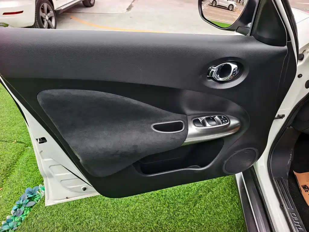 Infiniti ESQ — миниатюра 12