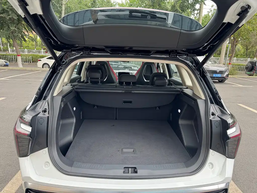 Hongqi Hongqi HS3 — миниатюра 14