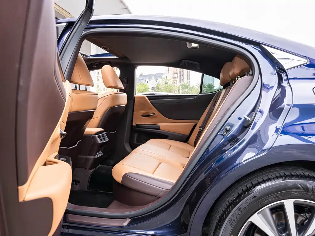 Lexus ES — миниатюра 10