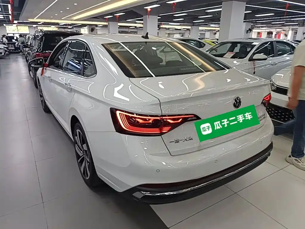 Volkswagen Sagitar 2026 3000 300TSI DSG