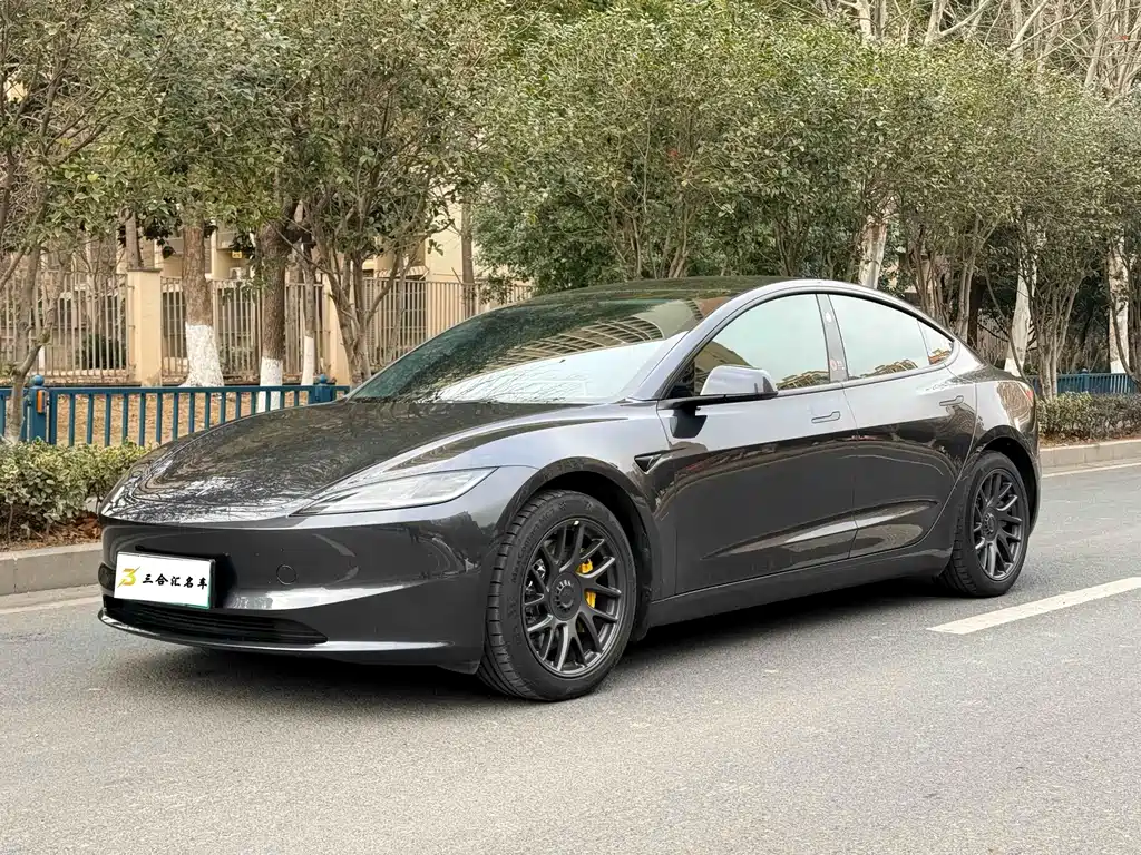 Tesla Model 3 2024