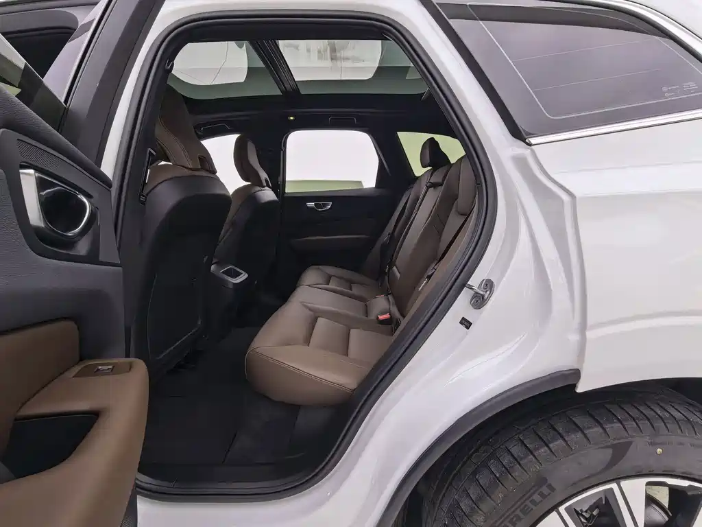 Volvo XC60 2024 B5 Luxury