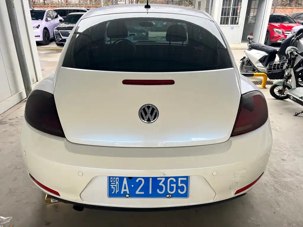 VOLKSWAGEN BEETLE