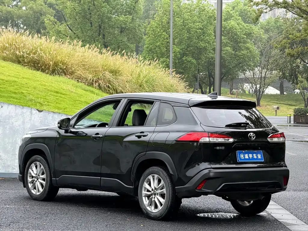 Toyota Corolla Cross — миниатюра 17
