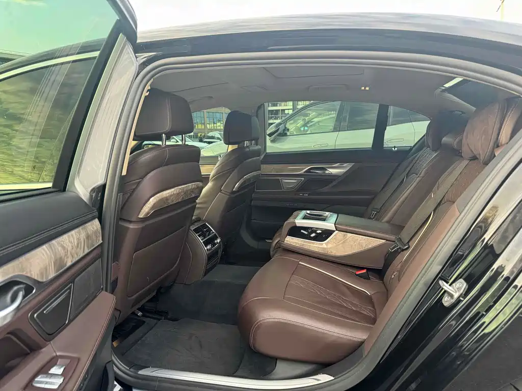 BMW 7 Series 7 2016 740Li Lead