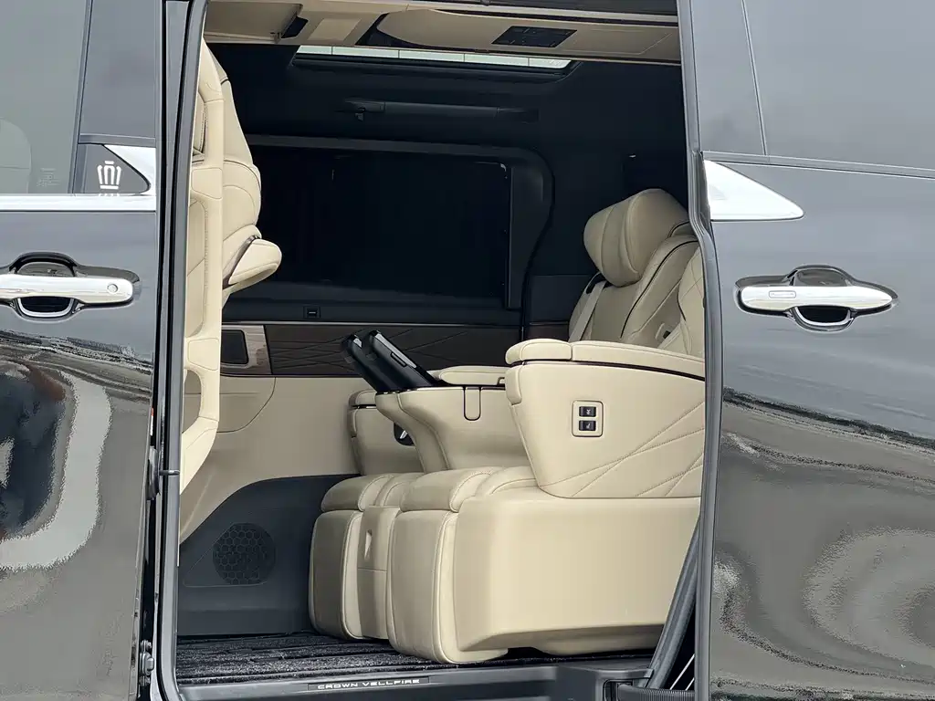 Toyota Vellfire — миниатюра 8
