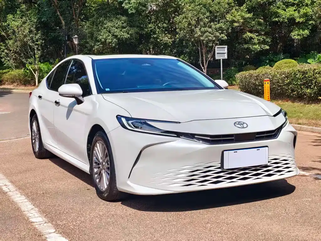 Toyota Camry — миниатюра 3