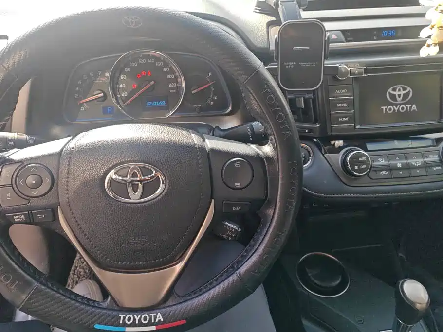 Toyota RAV4 — миниатюра 12